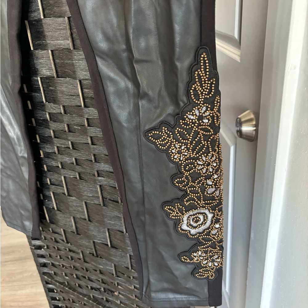 G by Giuliana Elegant Embroidered Black Trousers - Picture 2 of 4